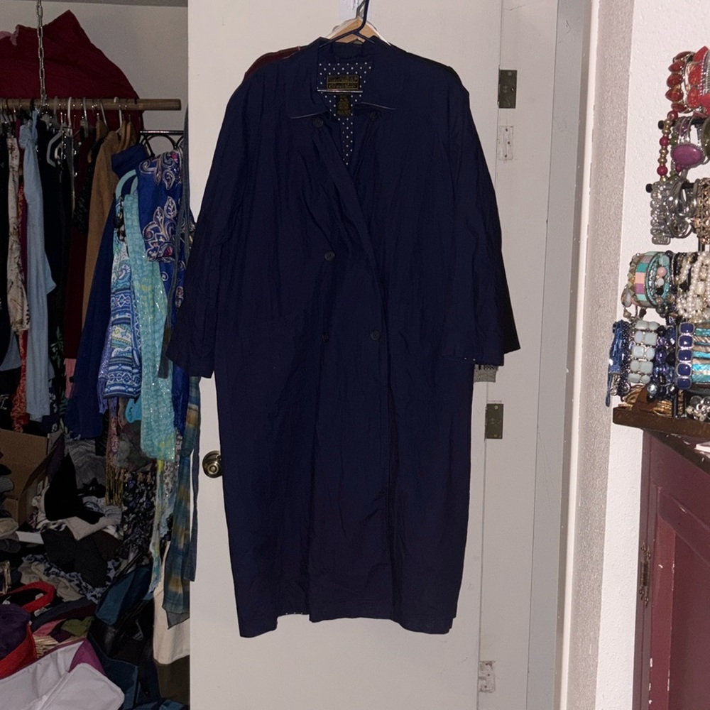 Eddie Bauer trench, navy lined in polka dot pattern size XL